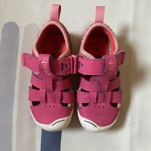 𝅺plea sandals/ water shoes in size 8T